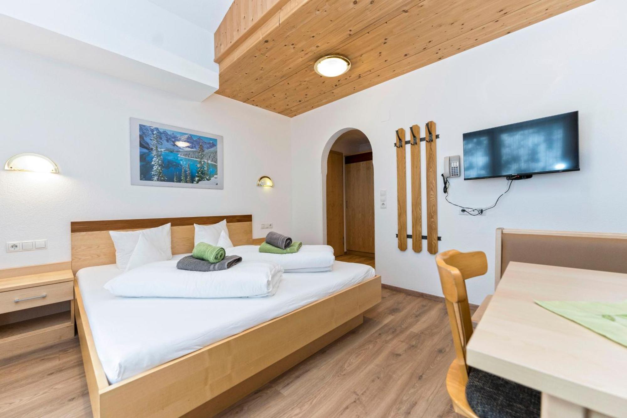 Hotel Garni Siegele - Inklusive Silvretta-Card Premium อิสชเกิล ภายนอก รูปภาพ