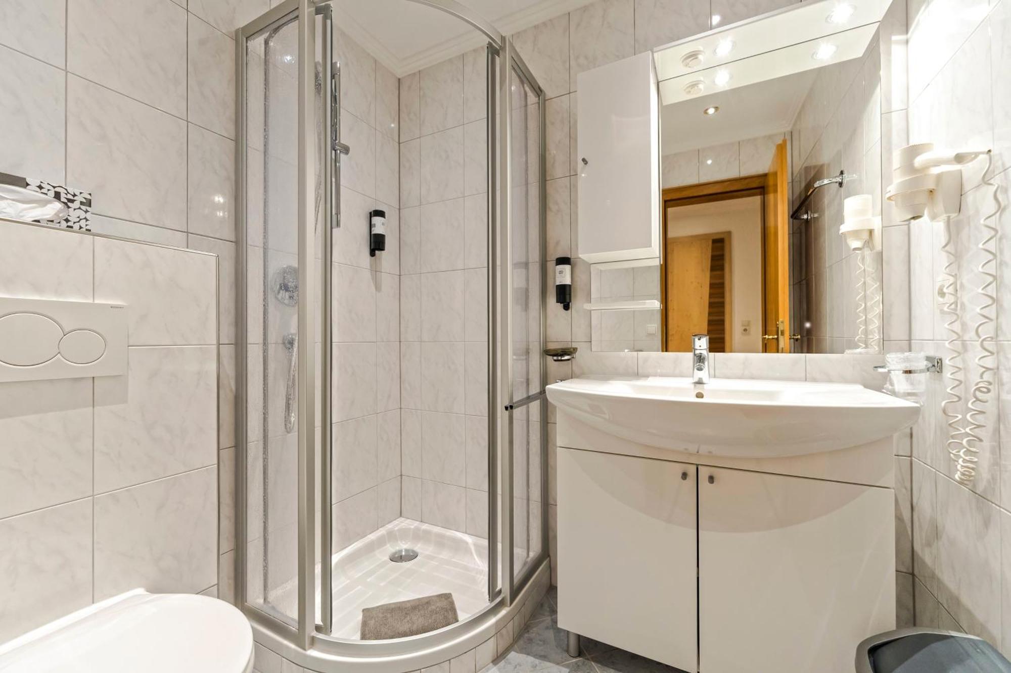 Hotel Garni Siegele - Inklusive Silvretta-Card Premium อิสชเกิล ห้อง รูปภาพ