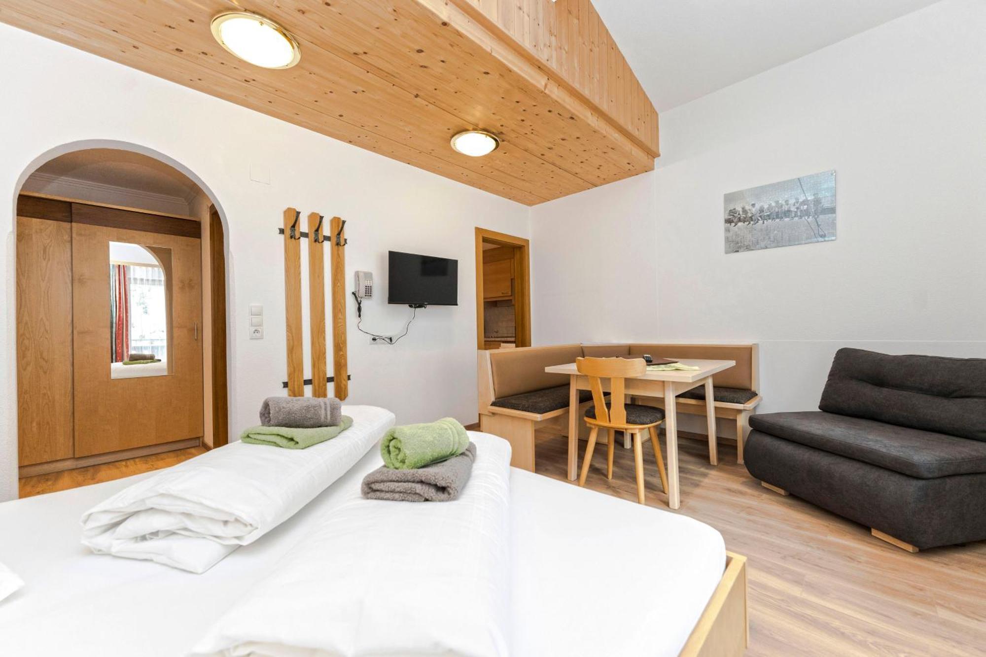 Hotel Garni Siegele - Inklusive Silvretta-Card Premium อิสชเกิล ภายนอก รูปภาพ
