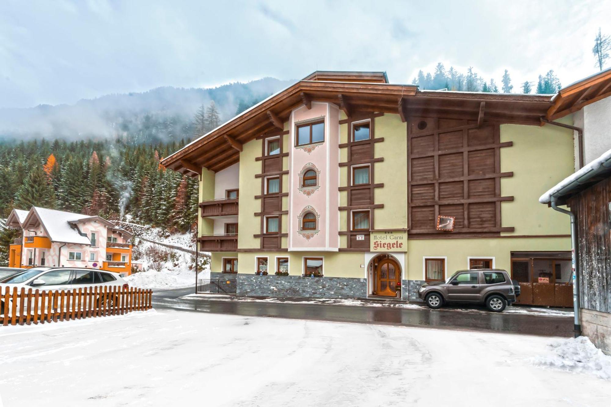 Hotel Garni Siegele - Inklusive Silvretta-Card Premium อิสชเกิล ภายนอก รูปภาพ