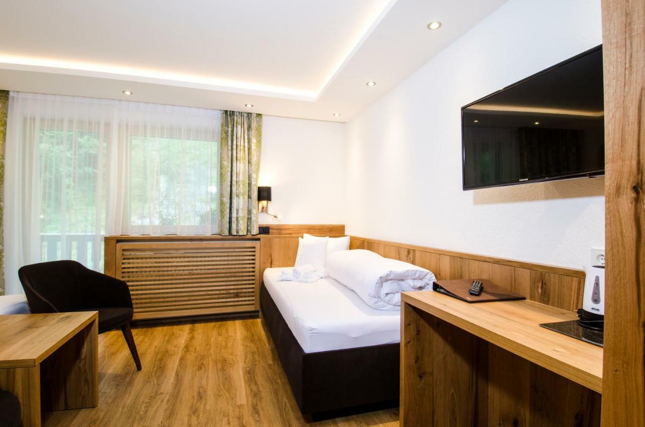 Hotel Garni Siegele - Inklusive Silvretta-Card Premium อิสชเกิล ภายนอก รูปภาพ