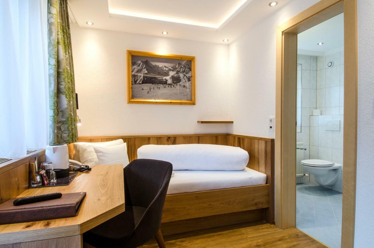 Hotel Garni Siegele - Inklusive Silvretta-Card Premium อิสชเกิล ภายนอก รูปภาพ